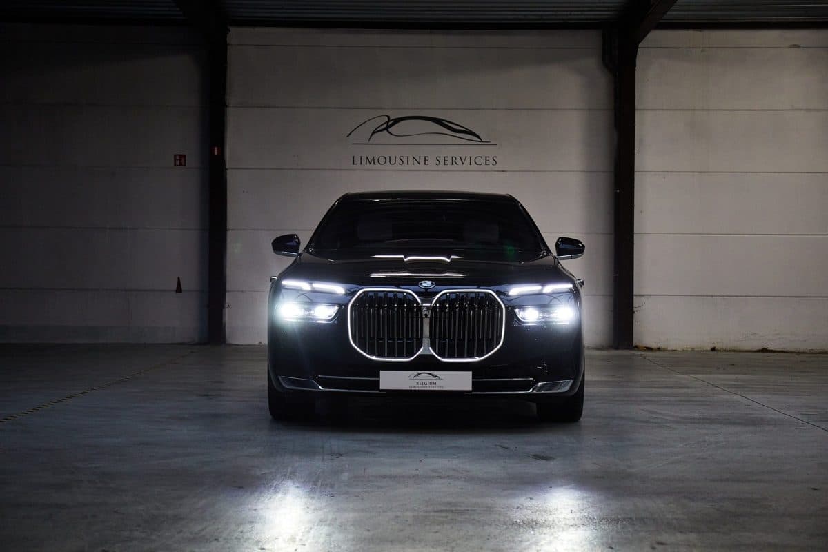 BMW i7