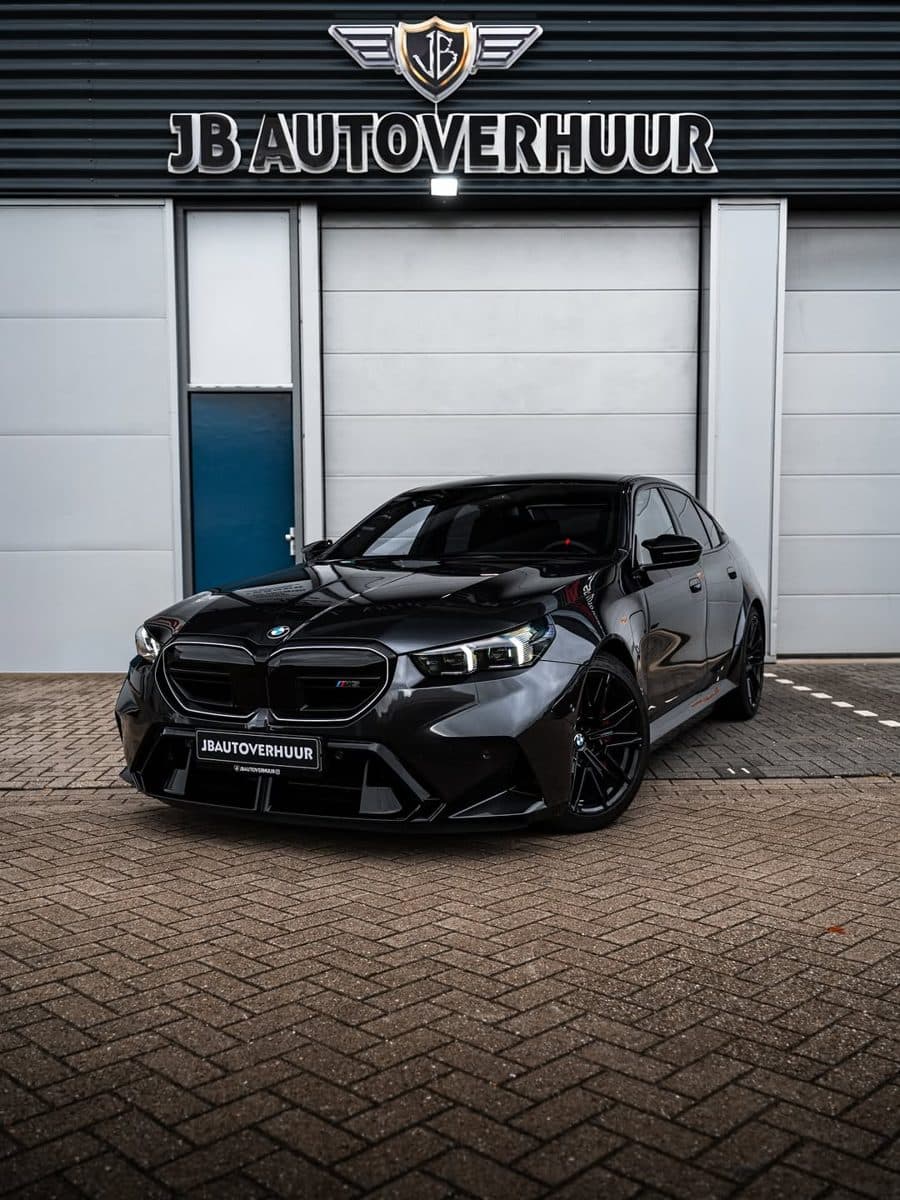 BMW M5 G90 2025